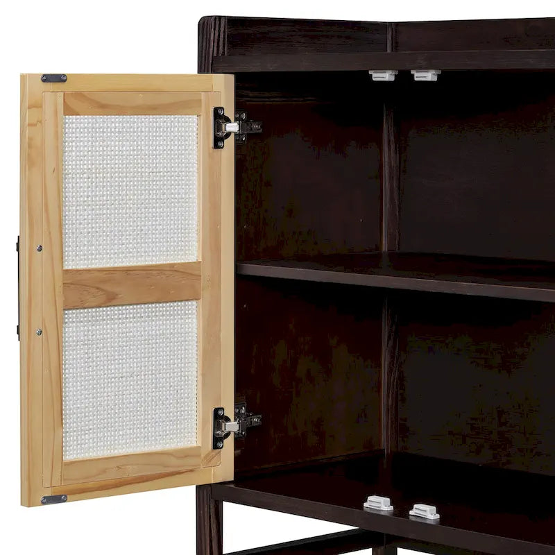 Credenza rustica con ante decorative in rattan