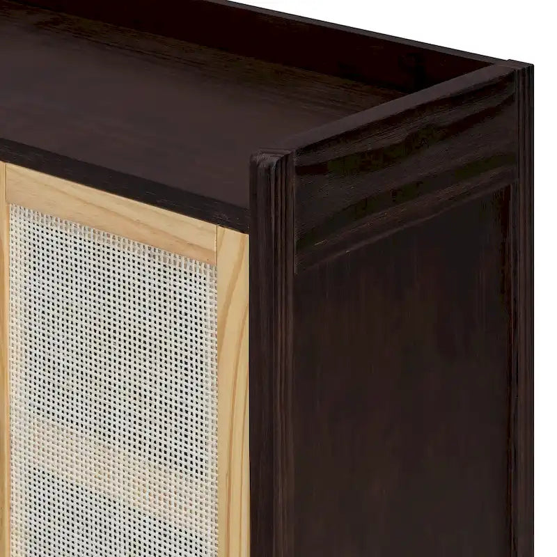 Credenza rustica con ante decorative in rattan