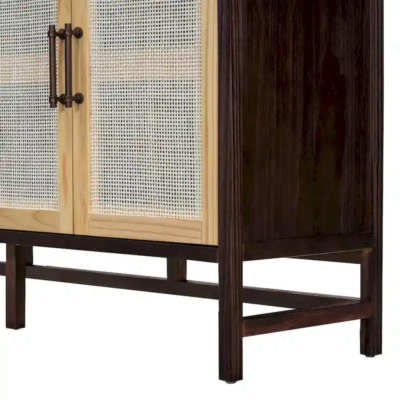 Credenza rustica con ante decorative in rattan