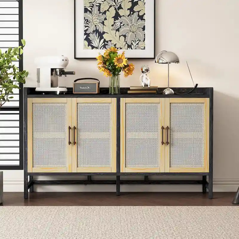 Credenza rustica con ante decorative in rattan