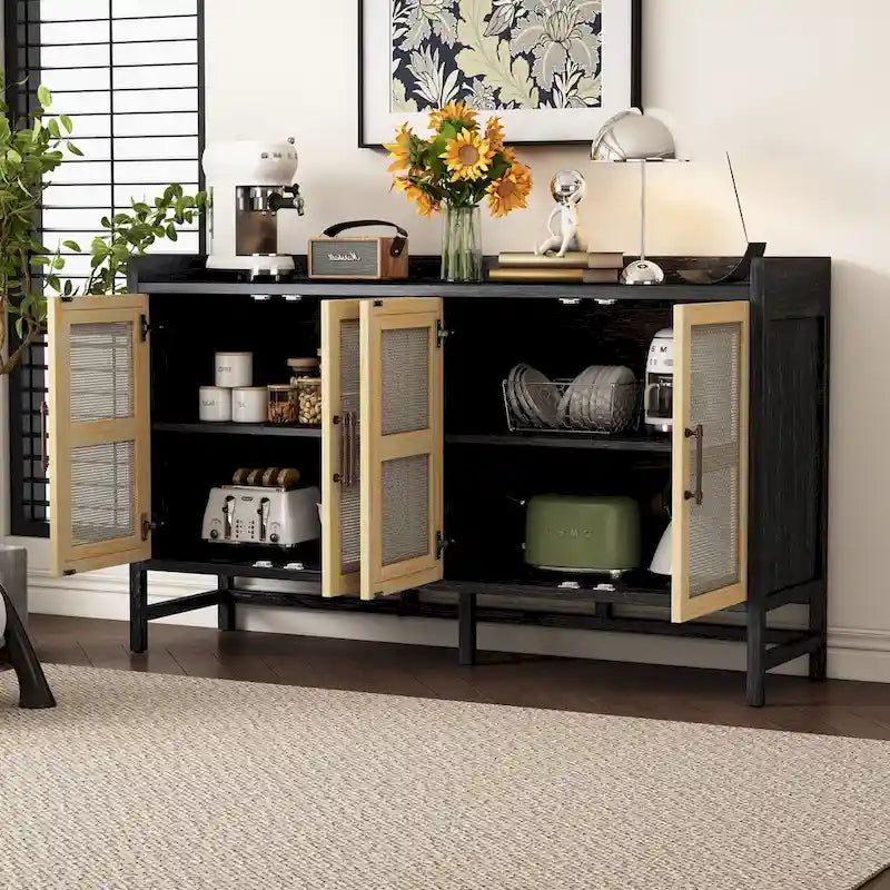 Credenza rustica con ante decorative in rattan