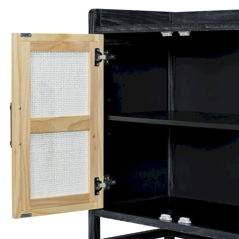 Credenza rustica con ante decorative in rattan