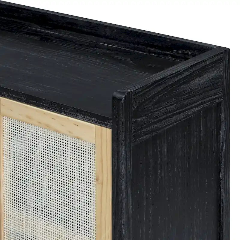 Credenza rustica con ante decorative in rattan
