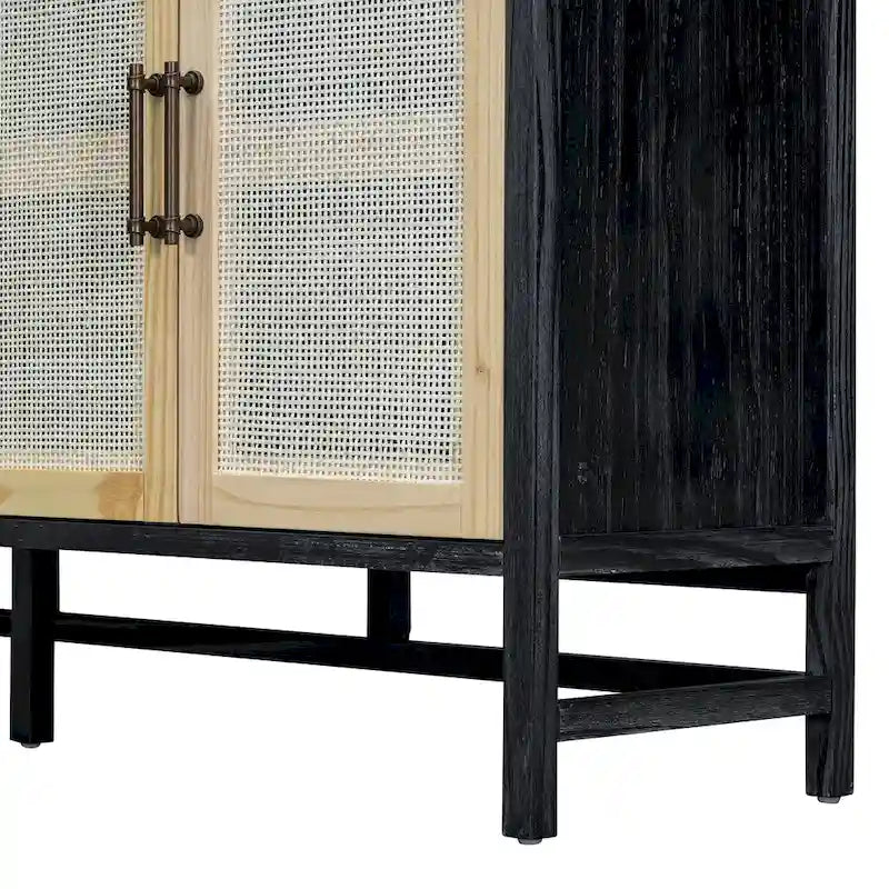 Credenza rustica con ante decorative in rattan
