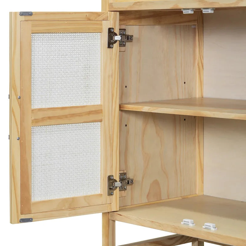 Credenza rustica con ante decorative in rattan