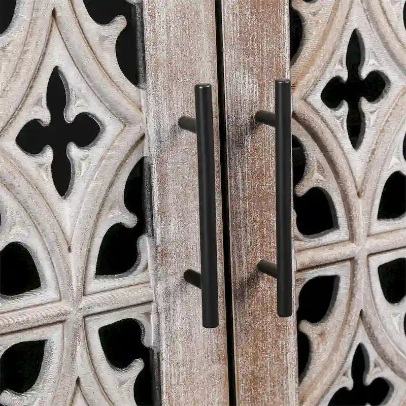 Antyczna szafka w stylu wiejskim z czterema ażurowymi drzwiami